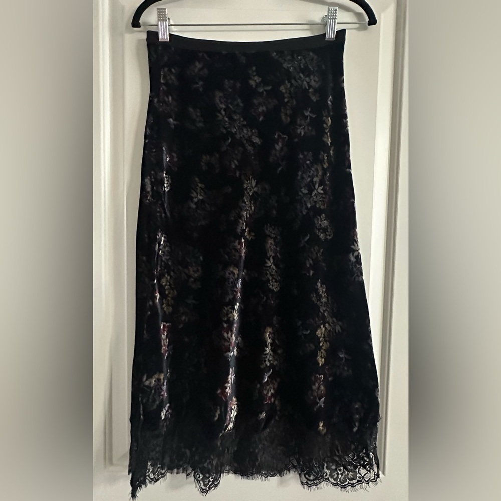 Gold Hawk Black Floral Velvet Lace Trim Skirt NWT Size Small - Picture 2 of 10
